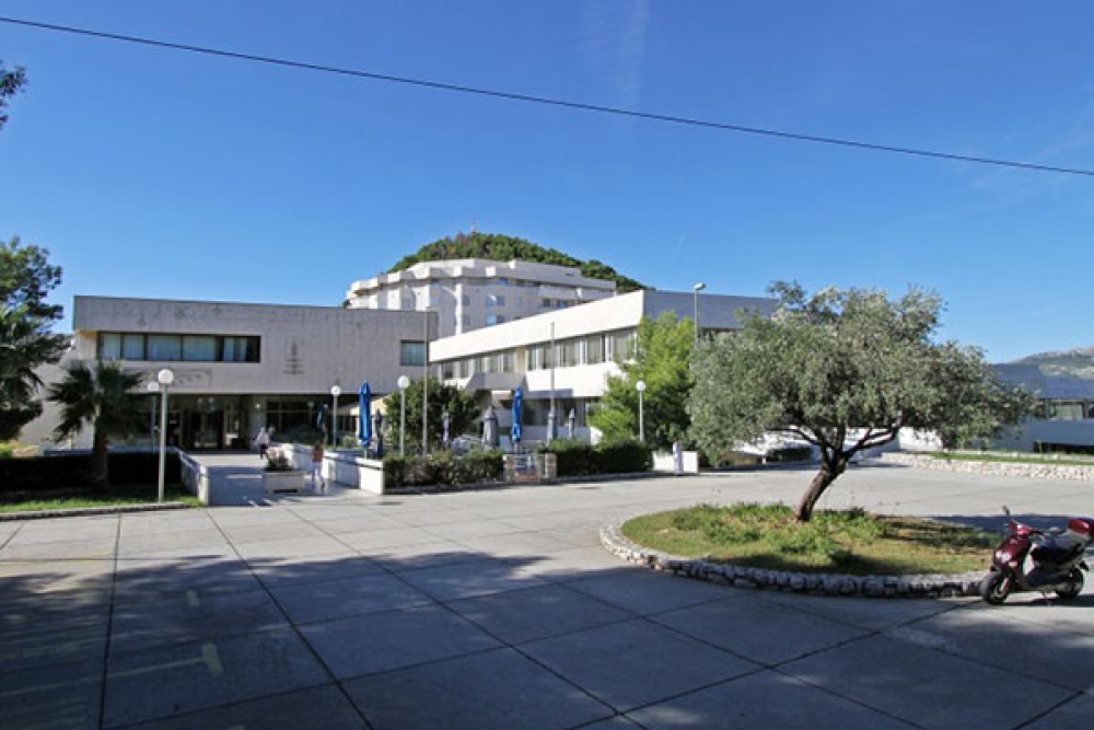 Kod dvoje hospitaliziranih pacijenata došlo do pogoršanja, spojeni su na respirator i upućeni u KBC Split