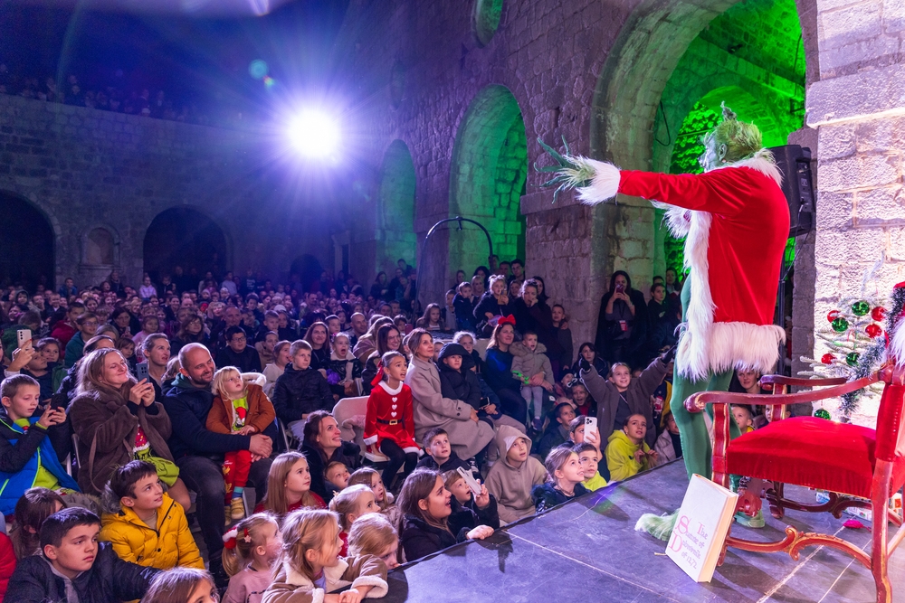 DPDS; Grinch okupio brojne male i velike na Lovrjencu (FOTO)