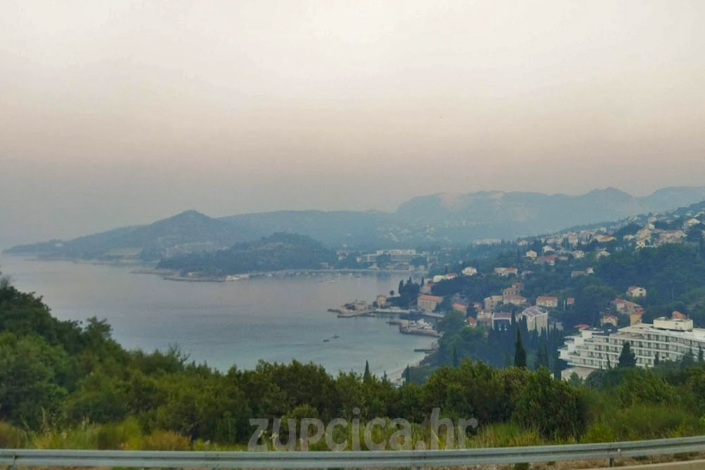 Župa zagu&scaron;ena dimom koji dolazi s požara na granici BiH i Crne gore udaljenog tridesetak kilometara
