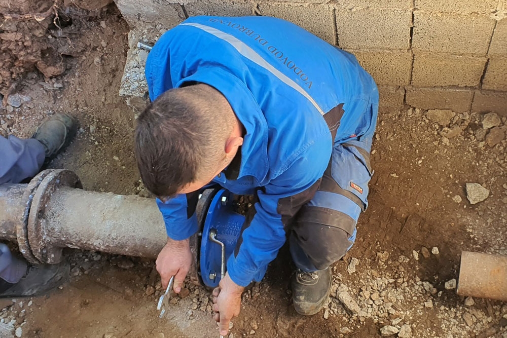 Zbog puknuća na vodoopskrbnoj mreži bez vode Žitkovići i Ulica na rijeci, otklanjanje kvara se očekuje do 17 sati