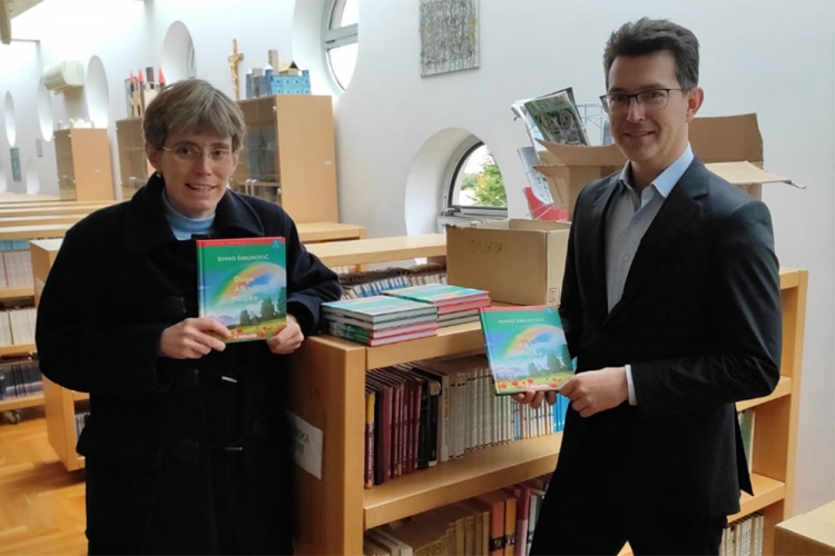Župska  stranka - ŽUPKA darovala desetak novih naslova knjižnici župske škole