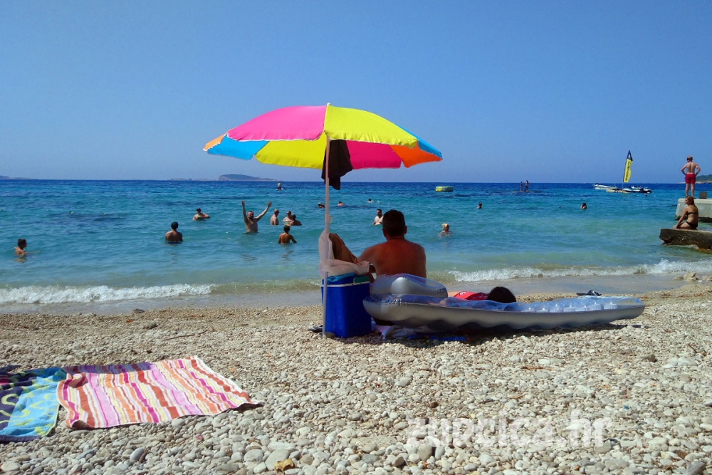 Capak o ljetu i kupanju; Komunalni redari ili vlasnici plaža će paziti da ne dolazi do fizičkog kontakta