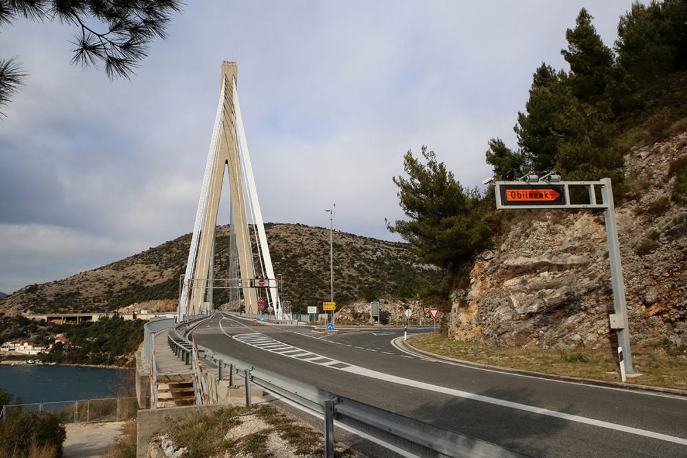 Zbog olujnog vjetra most dr. Franje Tuđmana i jutros zatvoren za sva vozila