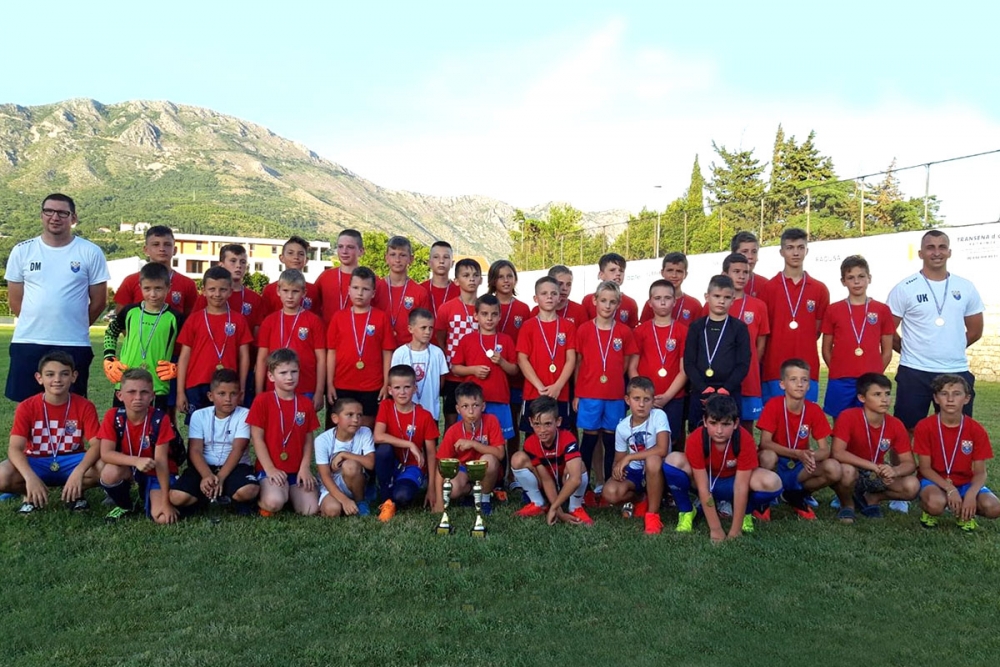 Iako ove godine nema pobjednika liga u mlađim uzrastima, NK Župa dubrovačka nagradio svoje male nogometaše