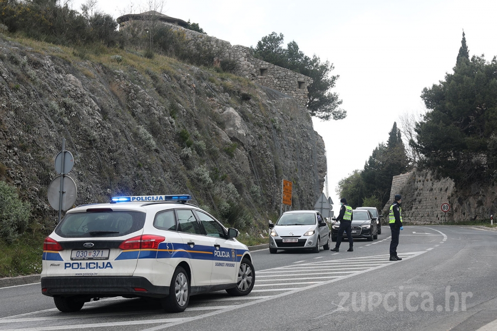Policijski punktovi na Dupcu i u Platu - Provodi se odluka o zabrani napuštanja mjesta prebivališta (FOTO)