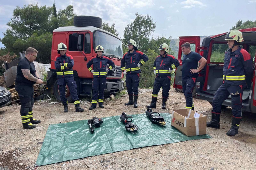 Obuka djelatnika župskog DVD-a za kori&scaron;tenje nove opreme za tehničke intervencije (FOTO)