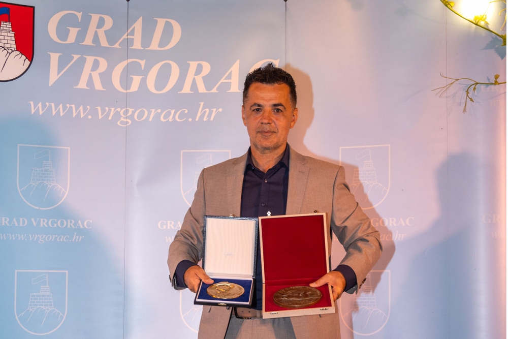 Stanko Krnjić dobitnik nagrade &quot;Tin Ujević&quot; za knjigu poezije &quot;Krljušti&quot;