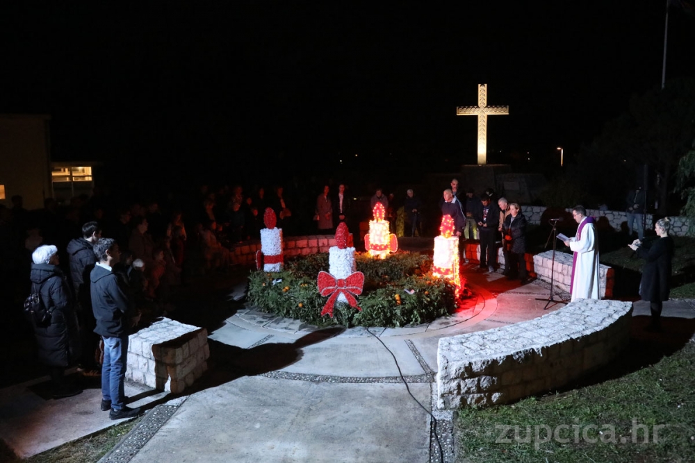 Advent u Mandaljeni; Treću svijeću će upaliti branitelji, nastupa Limena glazba, Mažorteke i KUD Marko Marojica