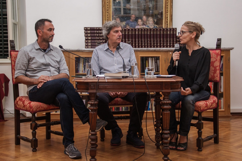 "Susret riječi" s autorima Vedranom Benićem i Vedranom Mezeijem u Čitaonici Narodne knjižnice (FOTO)