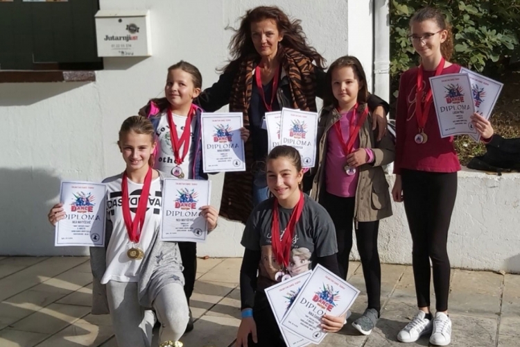 Plesnoj skupini Dance Around dvije medalje na natjecanju &quot;Dalmatian Dance Trophy&quot; u Splitu