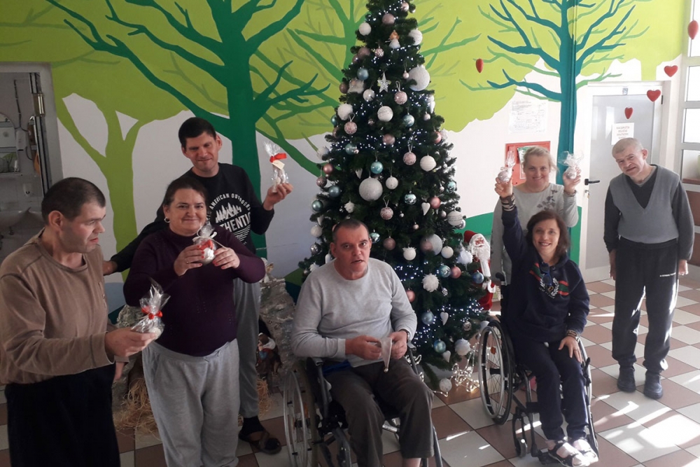 Voditeljice i korisnici Dnevne psihijatrijske bolnice darivali korisnike Centra Josipovac (FOTO)