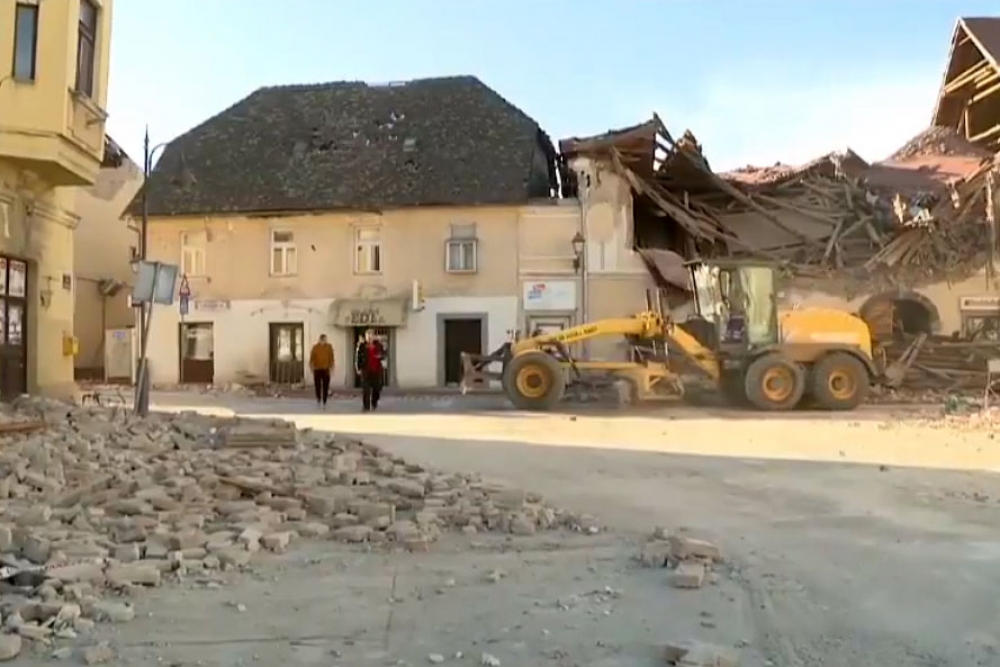 Strašan potres magnitude 6,2 razorio Petrinju i Sisak, ponovo štete i u Zagrebu, nažalost ima i poginulih