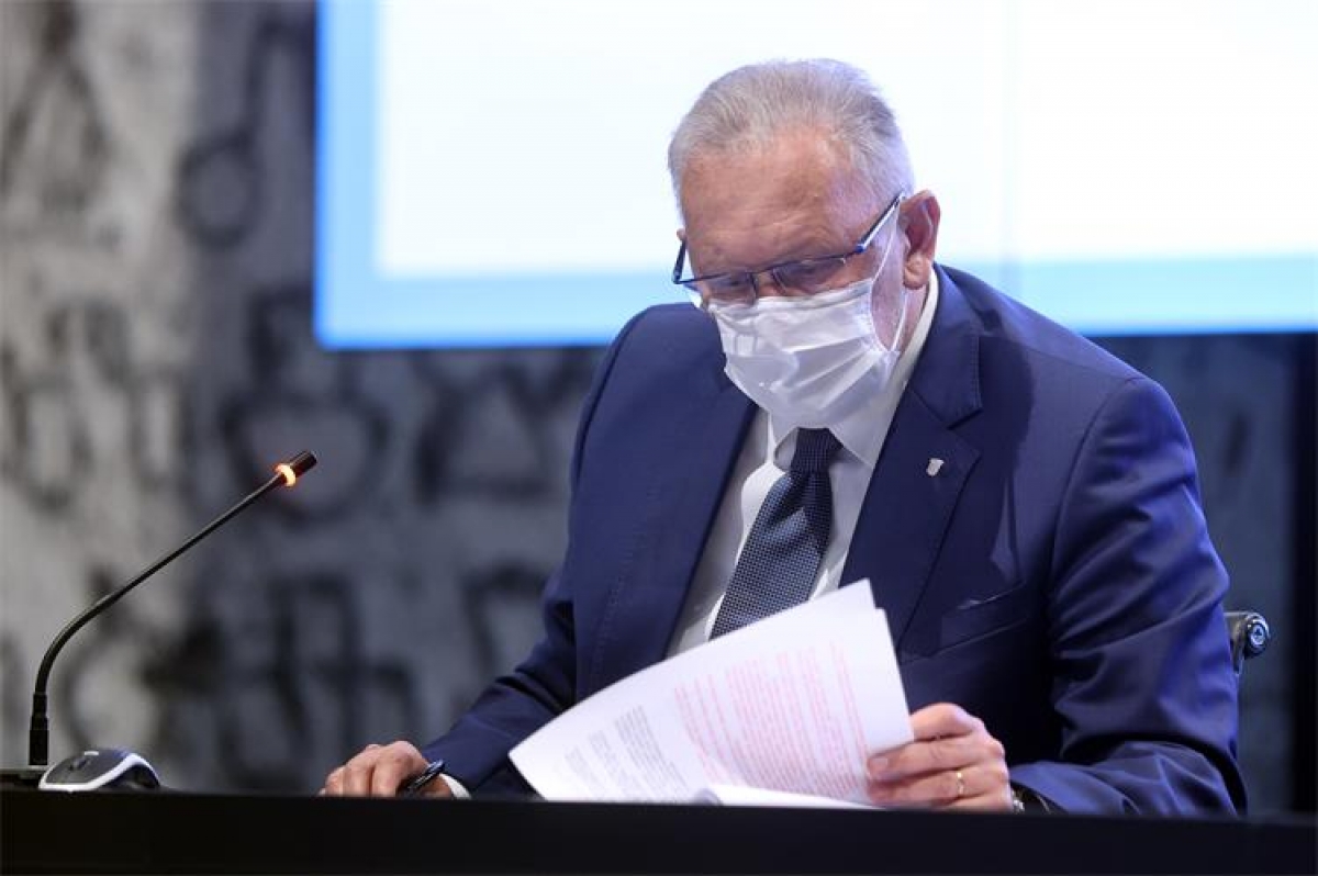Od večeras terase kafića mogu raditi do 24 sata, preporuka je izbjegavati masovno gledanje utakmica
