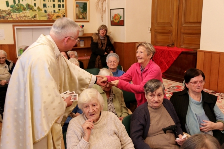 Čestitka biskupa Uzinića za Međunarodni dan starijih osoba - 1. listopada