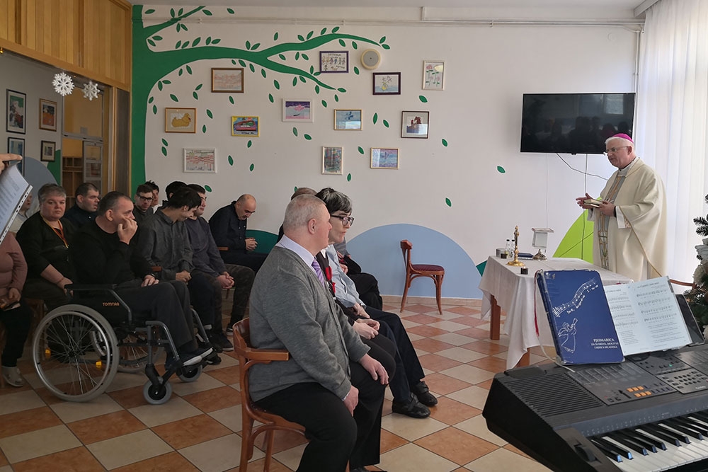 Uoči blagdana Nevine dječice biskup Uzinić održao Svetu Misu u Centru Josipovac