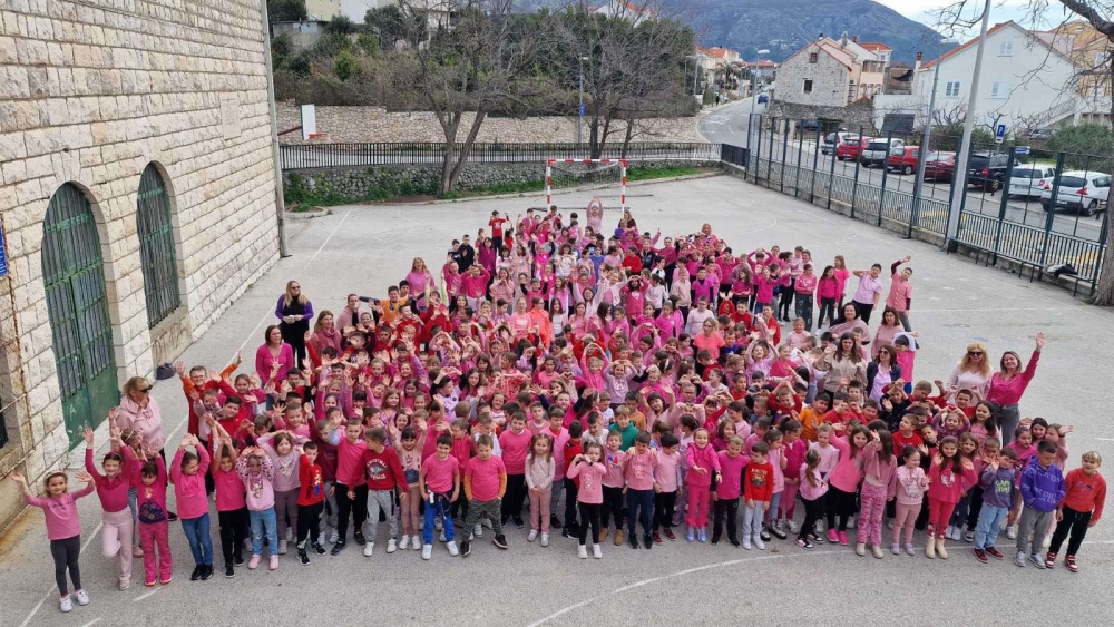 Učenici župske &scaron;kole obilježili Dan ružičastih majica (Pink Shirt Day)
