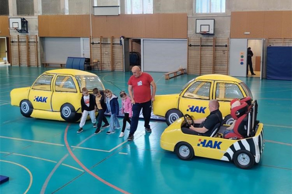 Prometna policija i HAK educirali 360 djece o tome kako pravilno sudjelovati u prometu