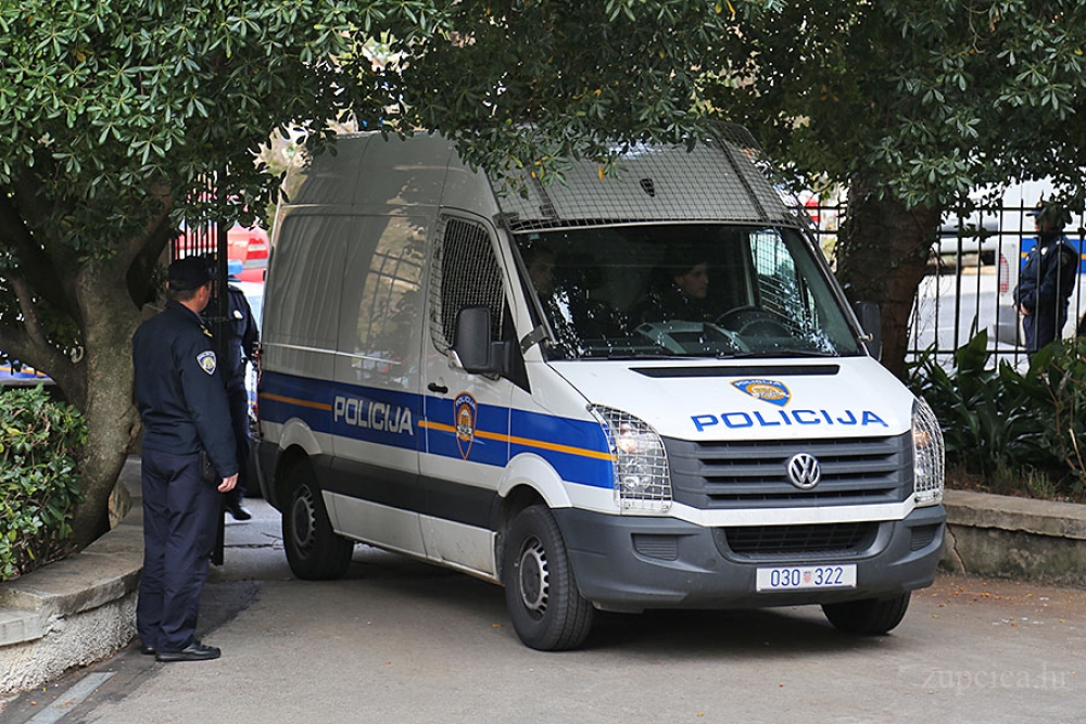Policija o ubojstvu u Vela Luci; Hladnim oružjem žrtvi zadao vi&scaron;e ubodnih rana u predjelu prsi&scaron;ta