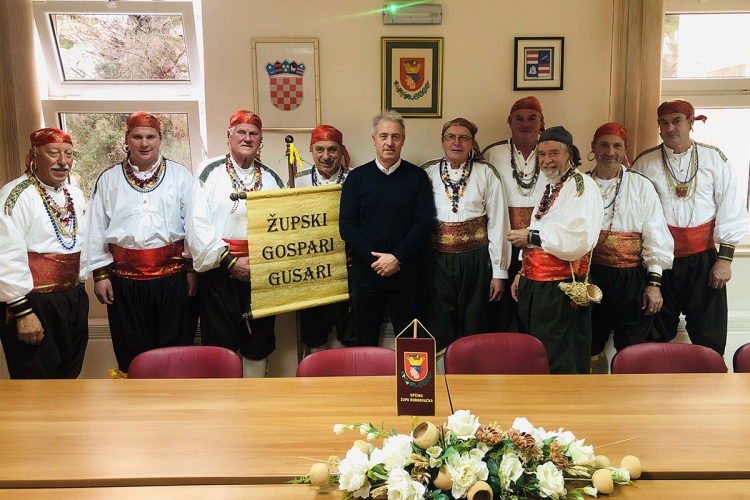 Pokladno vrijeme; Nardelli ugostio &scaron;aljivu povijesnu grupu Župske Gospare Gusare