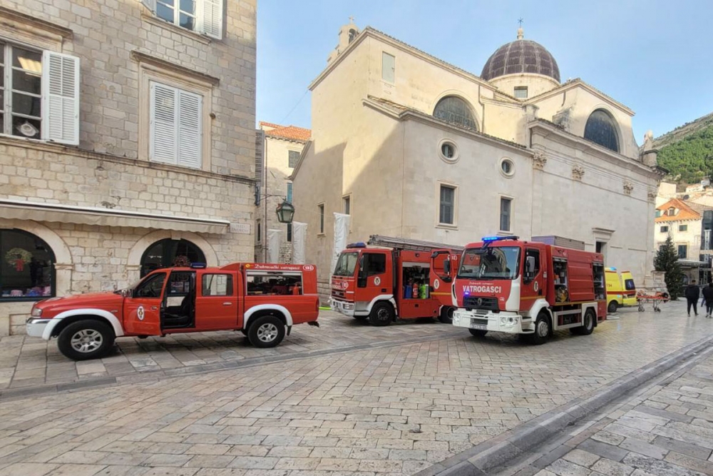 U požaru u stanu u Ulici Marojice Kaboge u Gradu smrtno stradao 66-godi&scaron;nji mu&scaron;karac