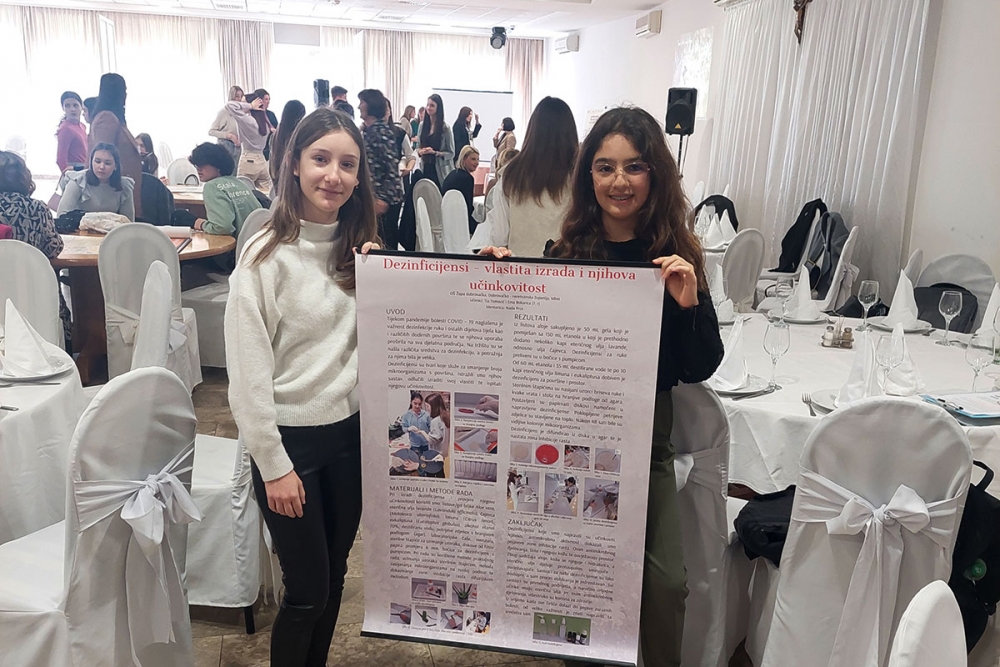 Odlični rezultati župskih učenika na smotri Biosigurnost i bioza&scaron;tita te županijskom natjecanju iz engleskog jezika