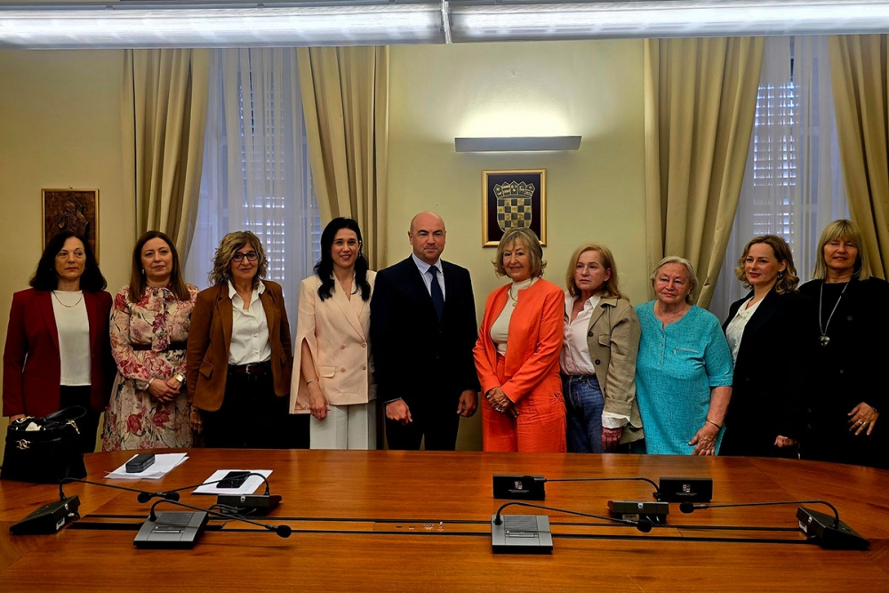 Župan Pezo potpisao je godi&scaron;nje ugovore s udrugama koje pomažu najranjivijim skupinama