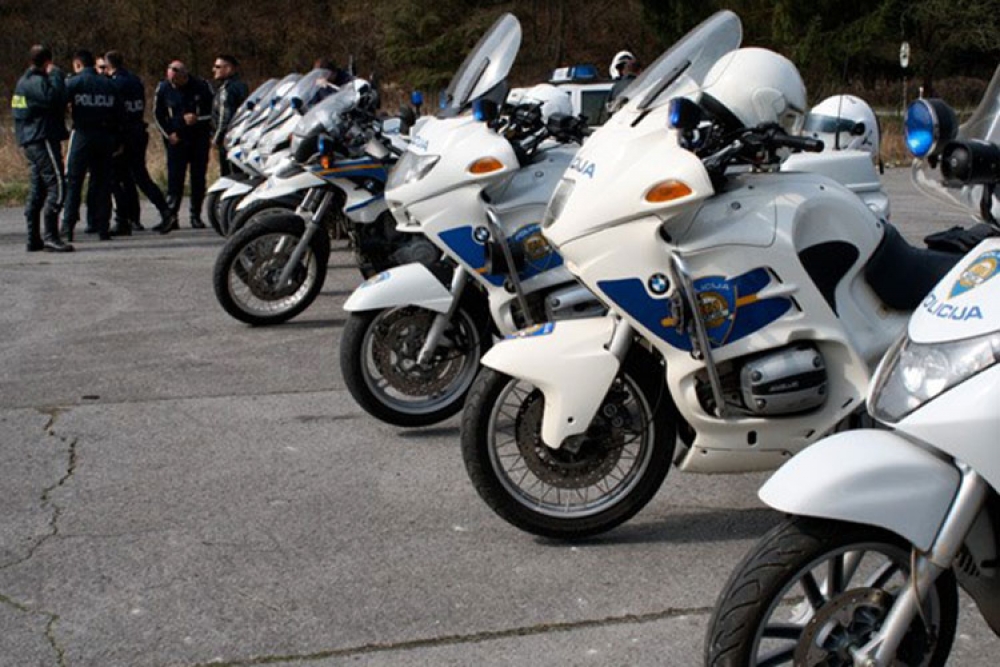 Neregistriranim motociklom bez vozačke dozvole izazvao prometnu nesreću - kazna 14.500 kuna