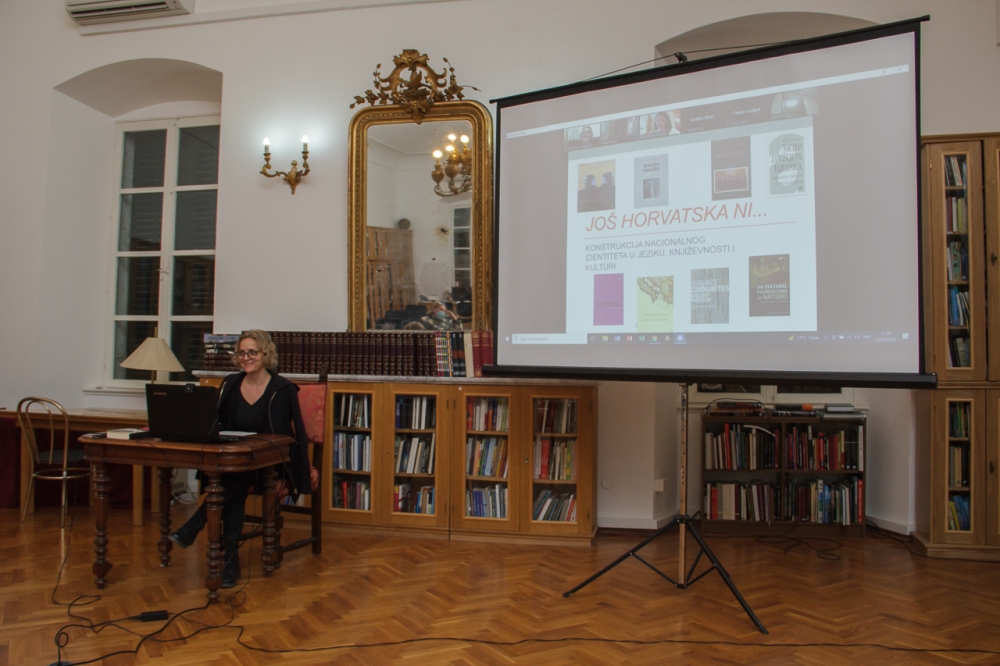 U okviru Mjeseca hrvatskoga jezika Dubrovačke knjižnice organizirale online predavanje Ivane Žužul