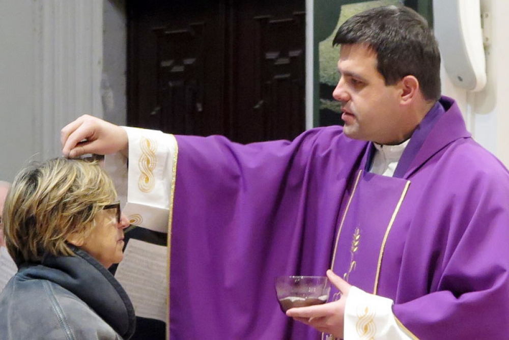 "Sjeti se, čovječe da si prah i da će&scaron; se u prah pretvoriti" - Pepelnica ili Čista srijeda, počinje korizma