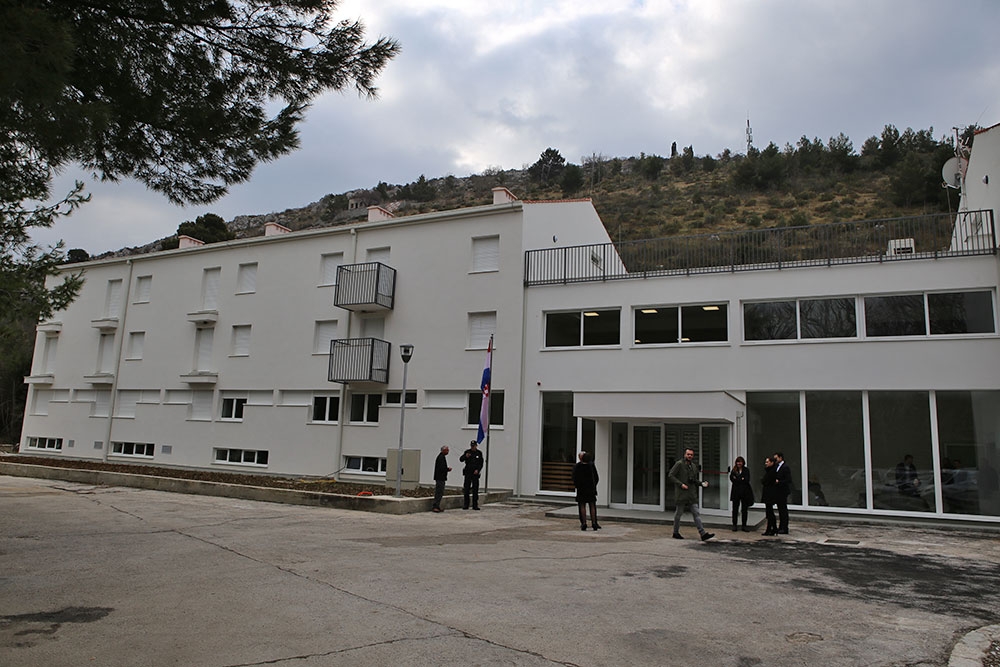 Oglas za prijam u državnu službu: Policija traži kuhara za rad u objektu &bdquo;Mladost&ldquo; u Kuparima