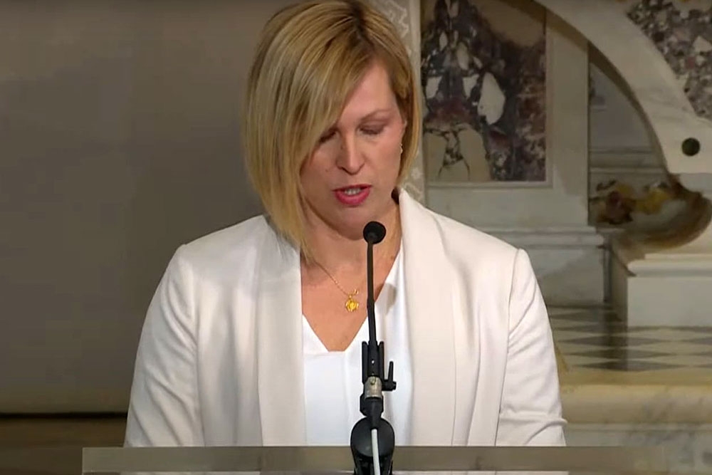 U ime vjernika laika i obitelji novog biskupa je pozdravila Slavica Batina iz Župe Mandaljena