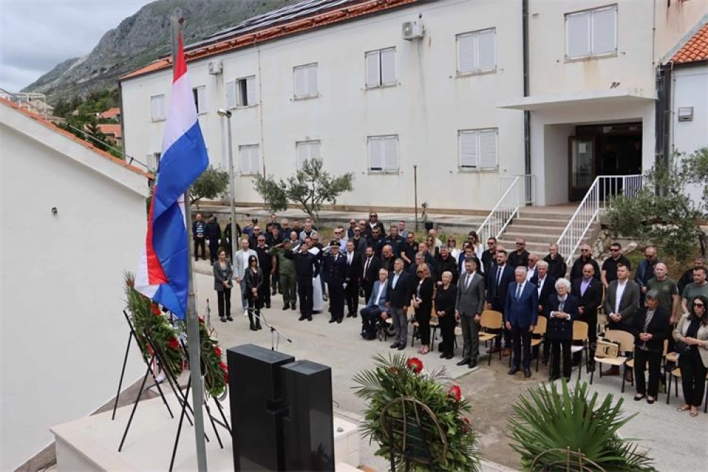 Prigodnim programom u bazi IJP u Platu obilježena 33. obljetnica osnutka SJP Grof