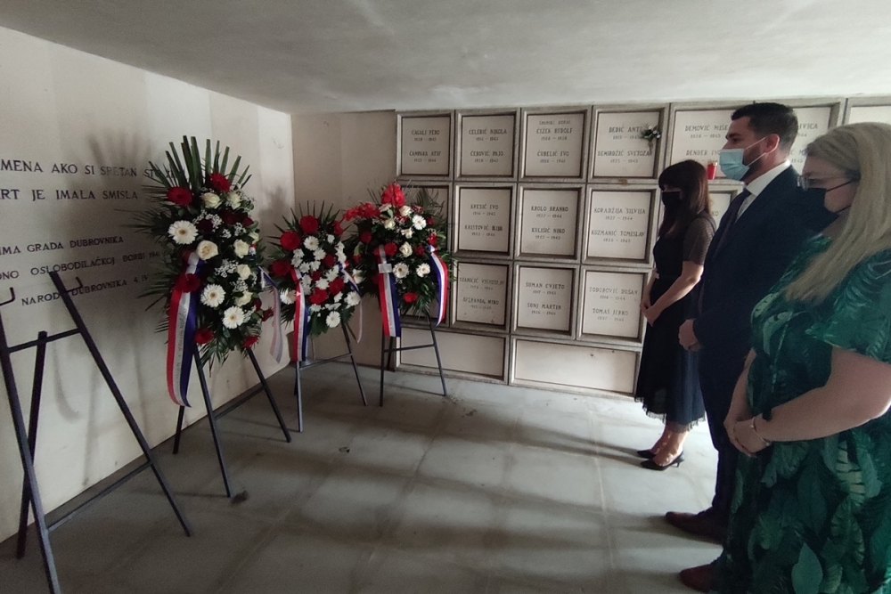 Polaganjem vijenaca u Spomen-grobnici na Boninovu obilježen Dan antifa&scaron;ističke borbe
