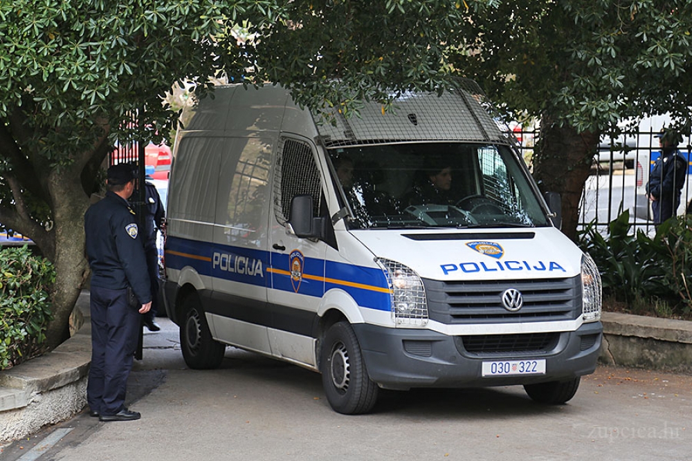 Spriječeno krijumčarenje stranih državljana; Policija u Župi dubrovačkoj zaustavila tri osobna vozila