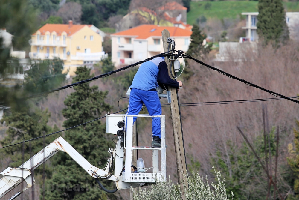 Zbog radova na 10 KV dalekovodu dio Kostura, Solina i Smokovjenca u srijedu bez struje