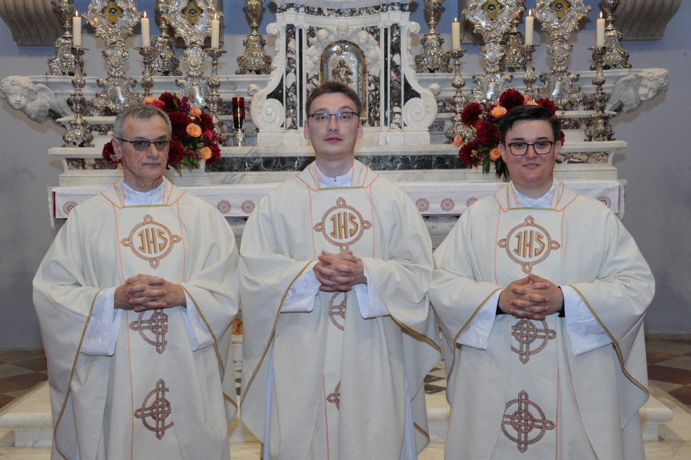 Don Jure Paponja, đakon iz Župe sv. Ilara, don Ivo Markić i don Mi&scaron;o Pecotić zaređeni za svećenike (FOTO)